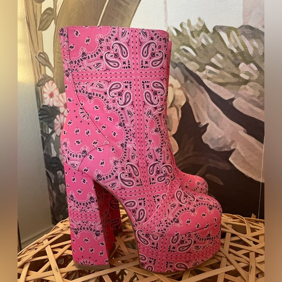 NWOT Pazzle pink paisley Bandanna print  Platform  Heel sky high boots size 7 - Picture 4 of 7